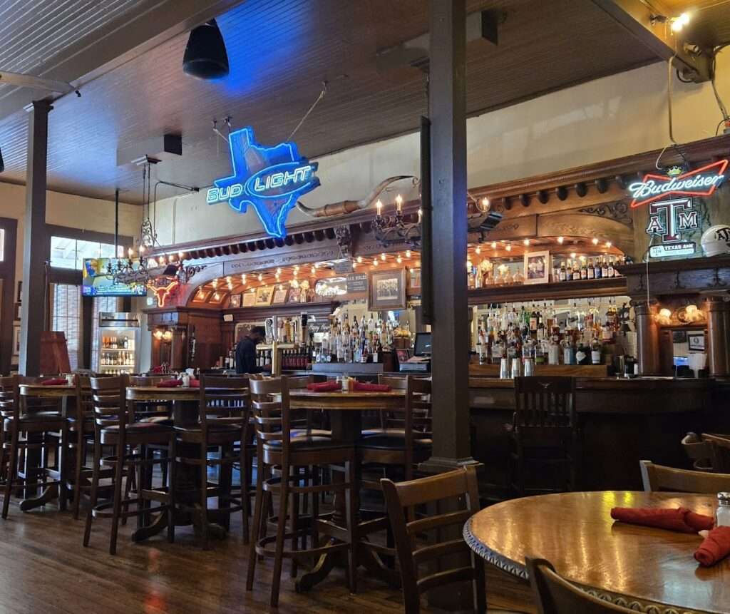 B T Longhorn Saloon photo 3